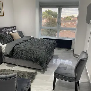 Luxurious 2-bed In Woolwich Apartment