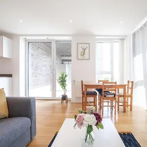 La Creme 1 Bed - Canning Town Apartment