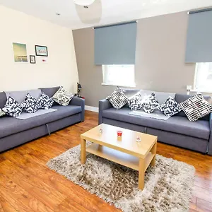 View Flat @ Liverpool St. Apartment